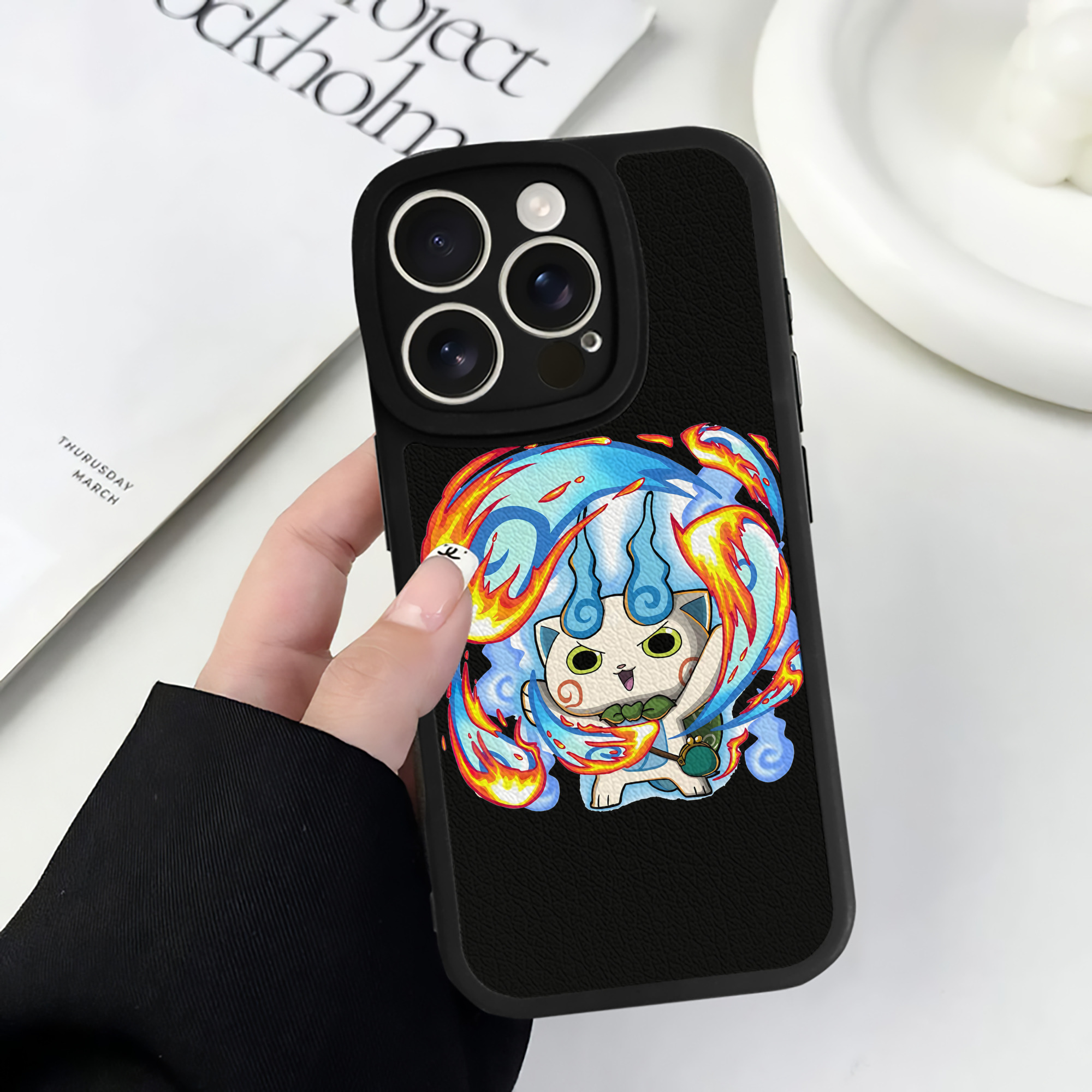 （画像用） 妖怪ウォッチ Yo-kai Watch 【iPhone 16シリーズ対応】シリコンスマホケース（レザー調） 材質：シリコン